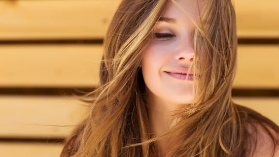 6 popolnih krem z zaščitnim faktorjem za mastno kožo